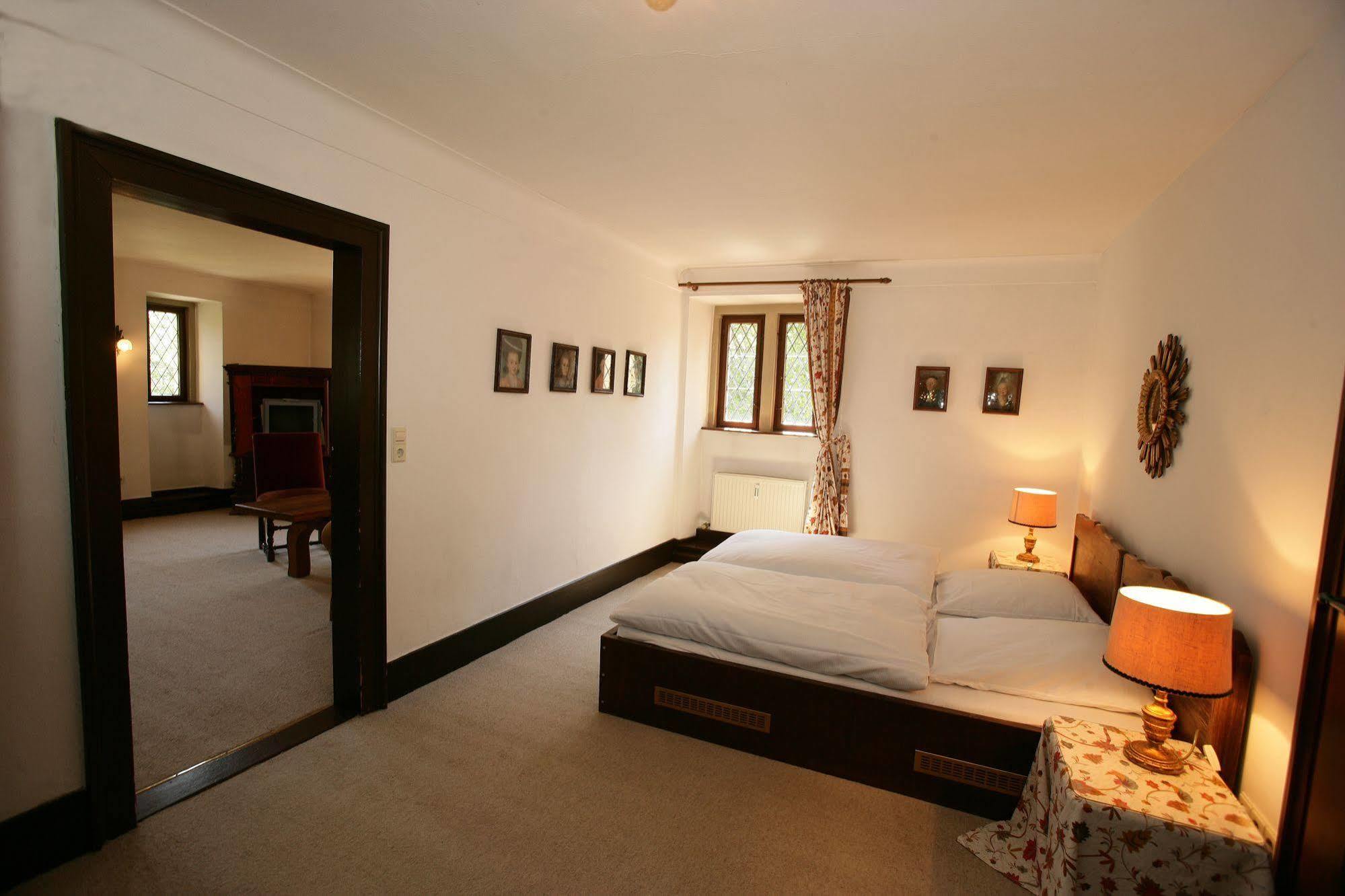 Schlosshotel Gotzenburg Jagsthausen Esterno foto